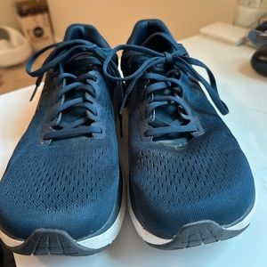 Men’s Topos size 10.5